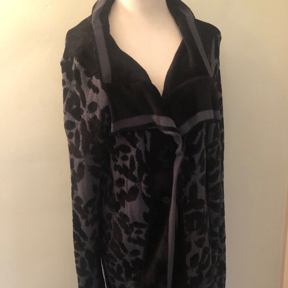 Tricot Chic Black and Gray Print Cardigan Sz: 8 🖤 - Picture 3 of 7